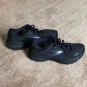 Brooks Ghost 13 size 7.5 excellent condition black